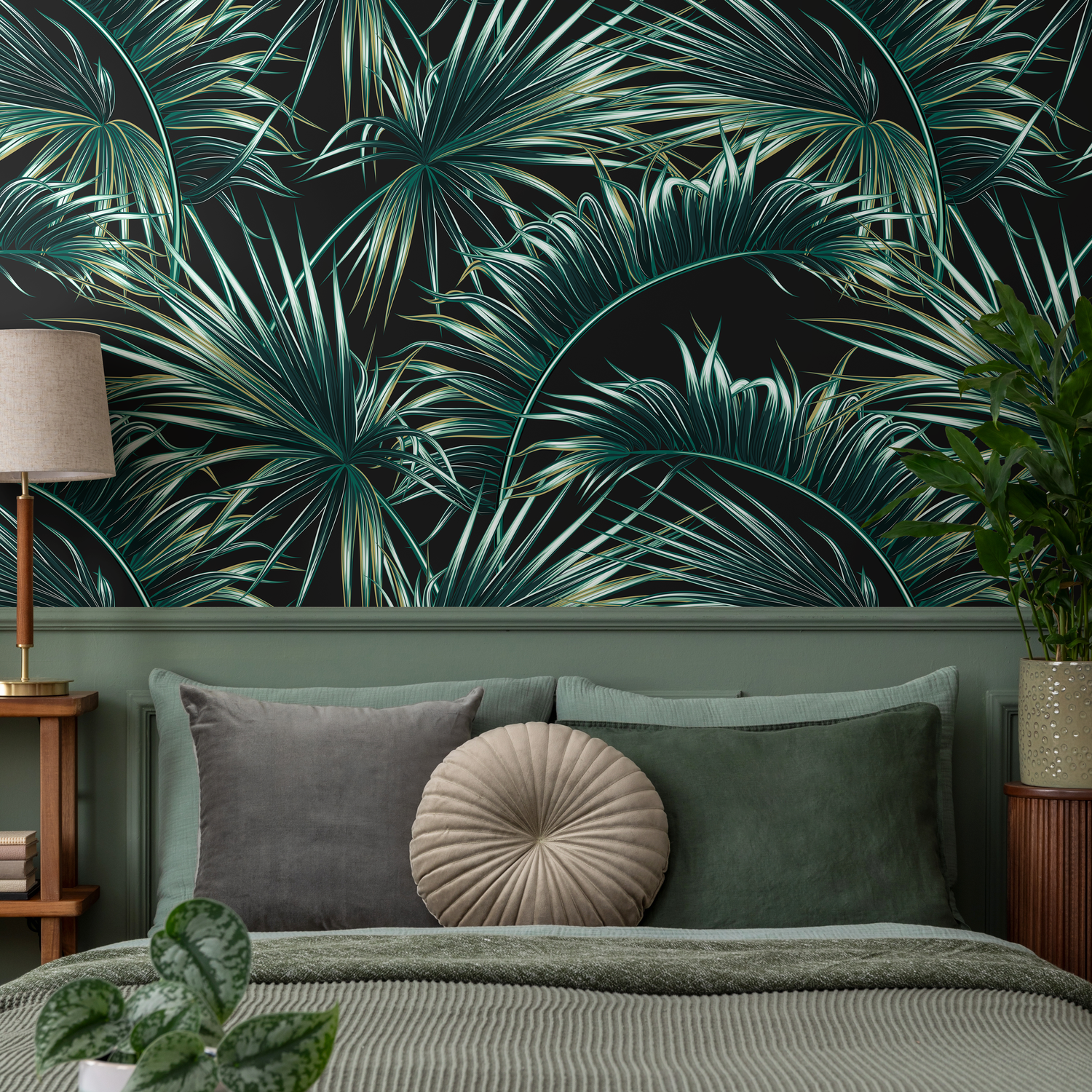 Botanical Wallpaper with Lush Palm Fronds in Green and Black - B122