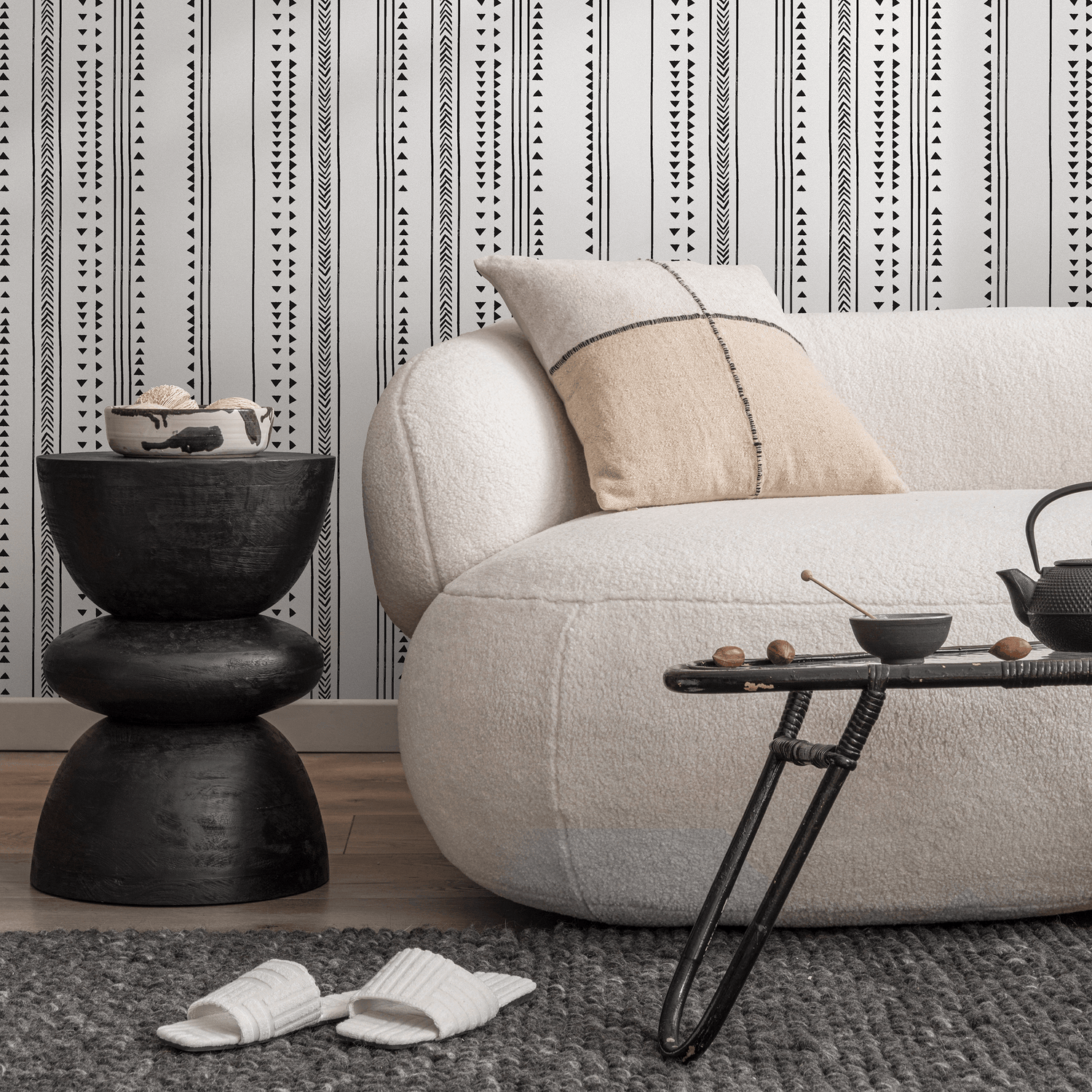 Tribal Wallpaper with Geometric Striped Lines in Black and White - B260
