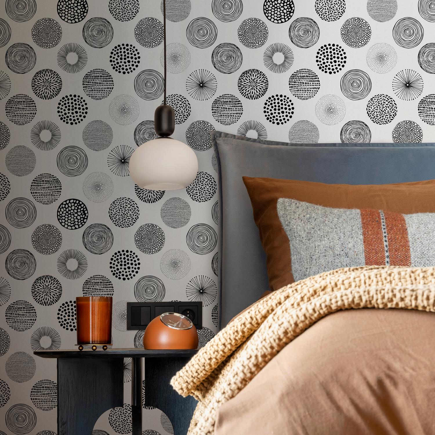 Geometric Wallpaper with Hand-Drawn Textured Circles in Black and White - B897