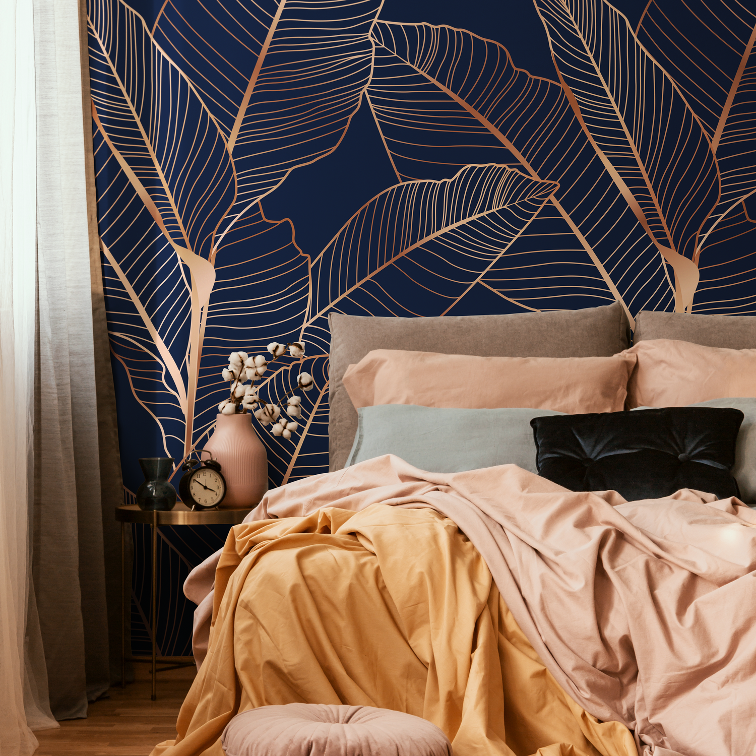 Botanical Wallpaper with an Elegant Leaf Motif in Navy Blue and Gold - B983