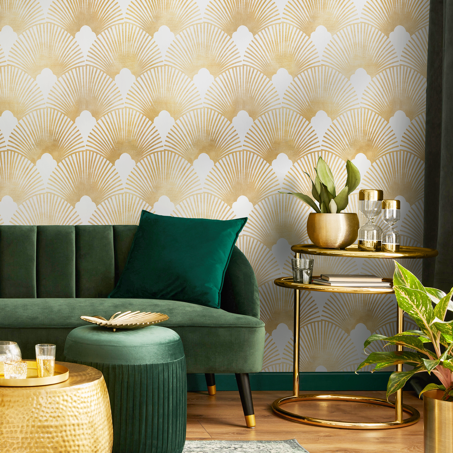 Art Deco Wallpaper with a Scalloped Fan Motif in Gold - C007