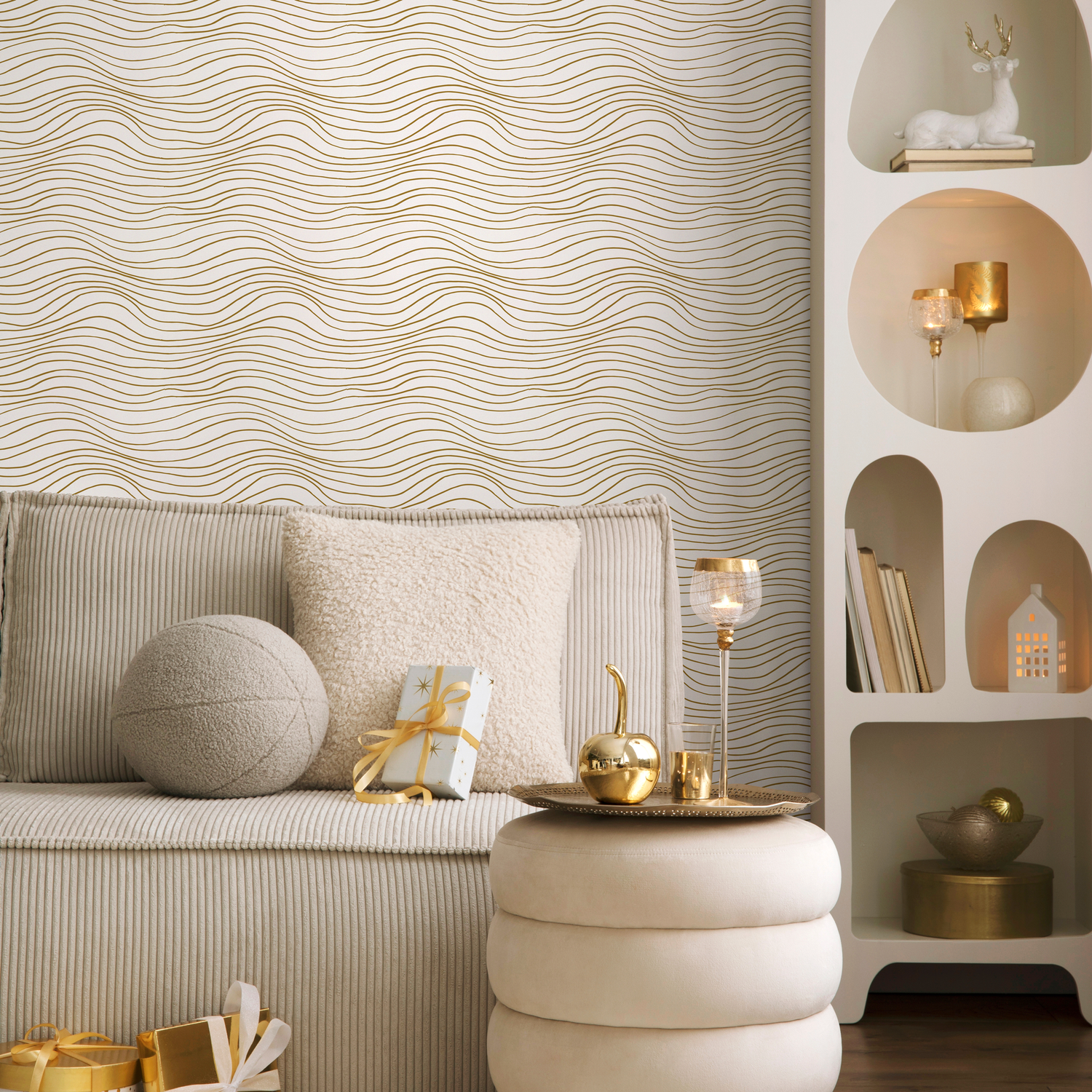Abstract Wallpaper Featuring a Wavy Line Motif in Gold - C022