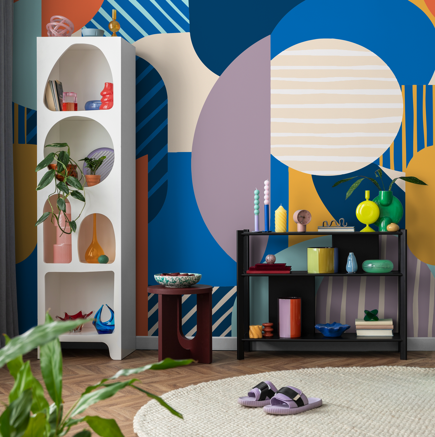 Abstract Geometric Wallpaper with Layered Circles in Blue, Orange, and Purple - C023