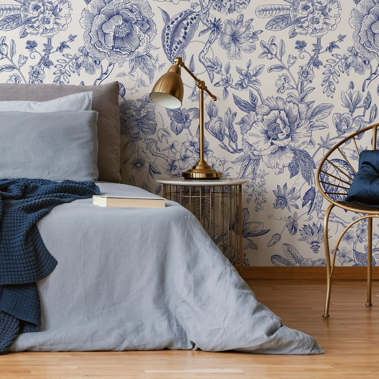 Floral Wallpaper with a Vintage Toile Motif in Blue and Cream - C359