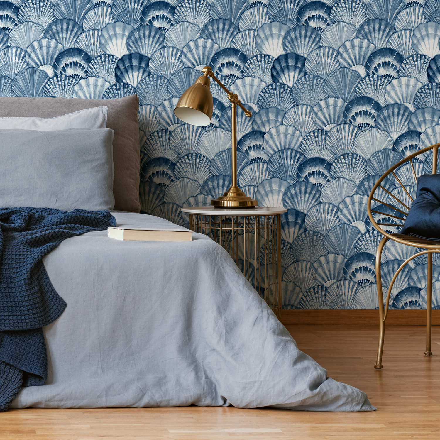 Coastal Wallpaper with a Watercolor Seashell Motif in Blue and White - C698