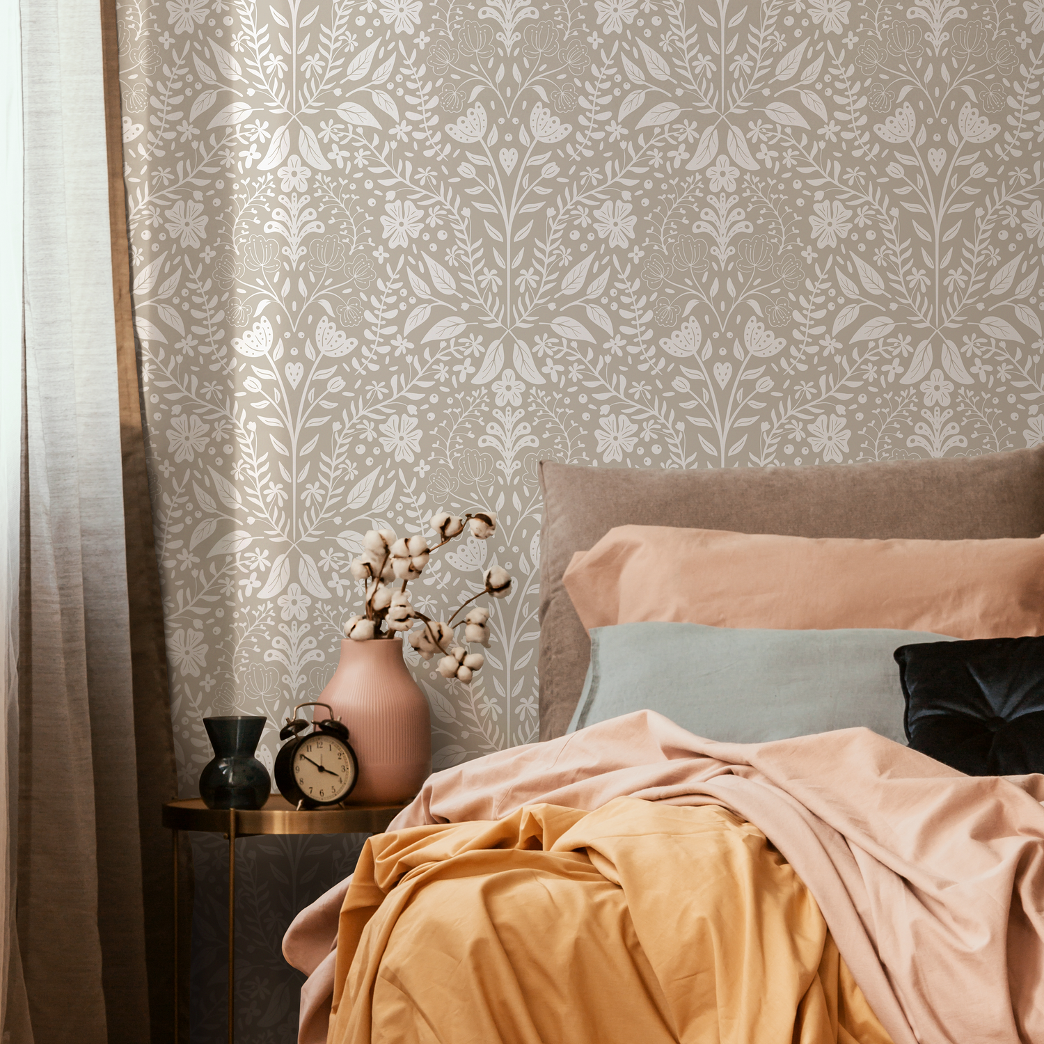 Damask Wallpaper with a Wildflower Motif in Beige and White - C807