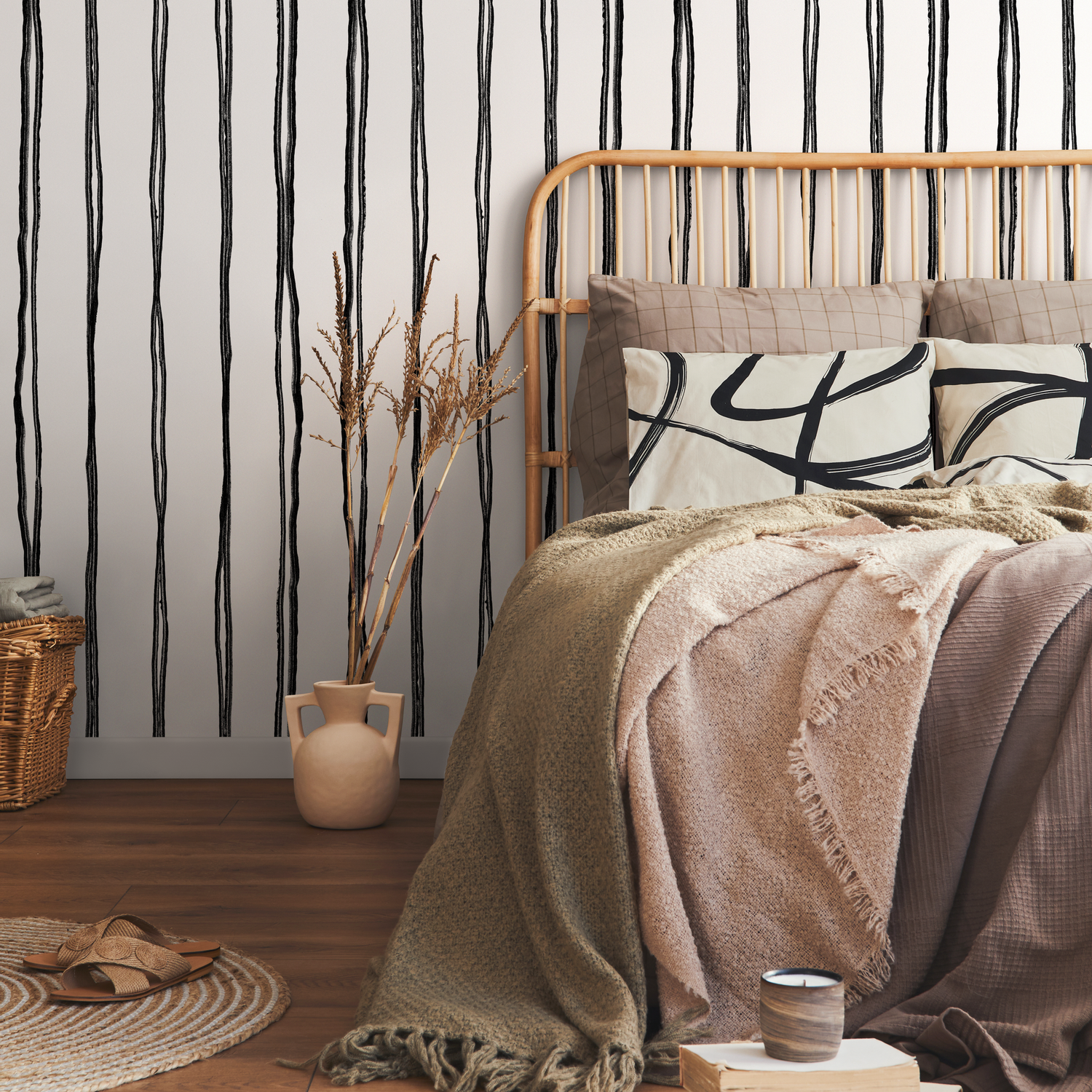 Striped Wallpaper with a Hand-Drawn Motif in Black and White - C898