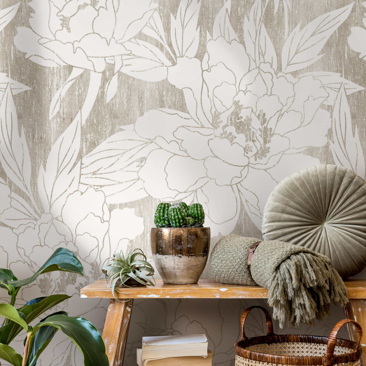 Vintage Floral Wallpaper with Peony Outlines in Beige and Cream - C914