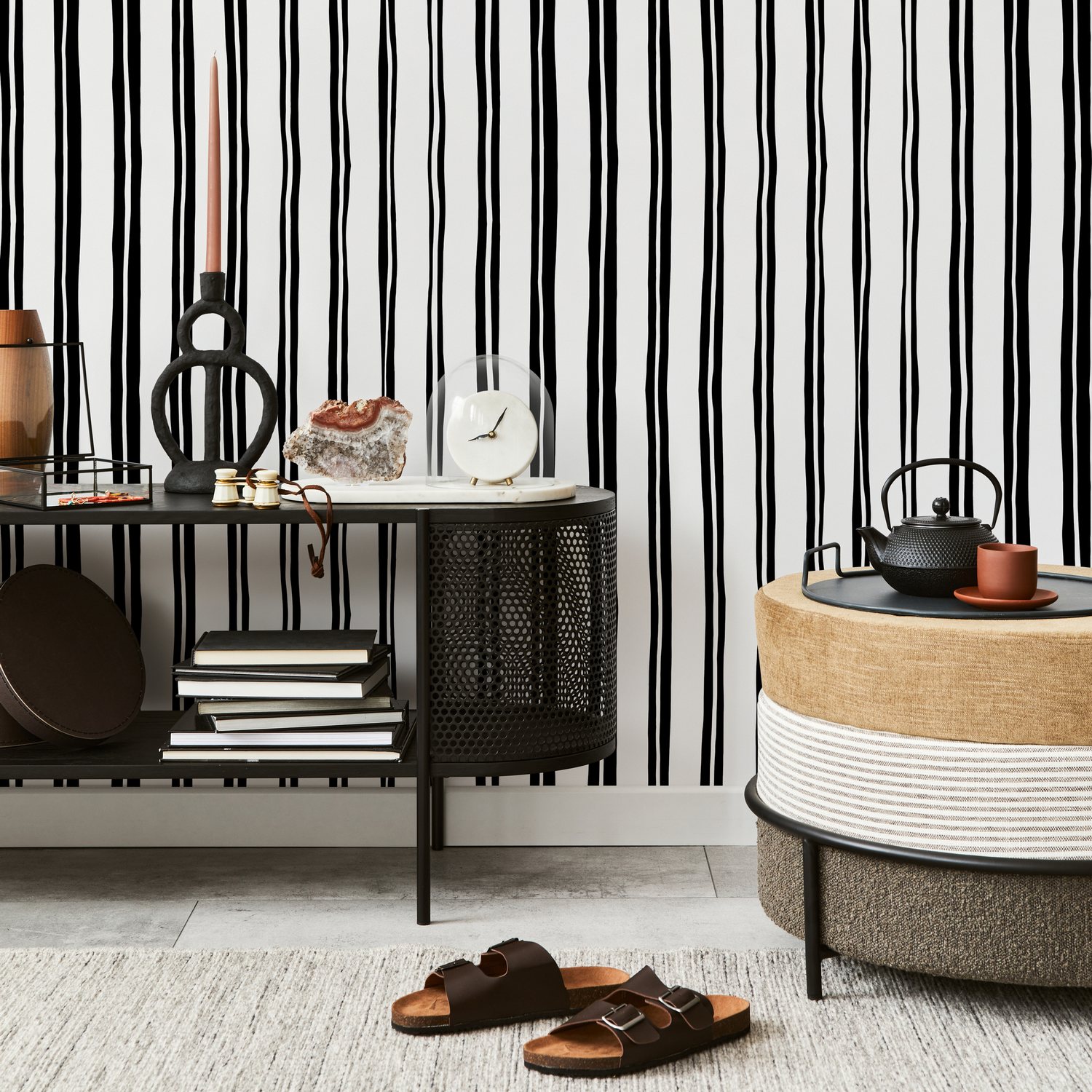Striped Wallpaper with Wavy Vertical Lines in Black and White - D762