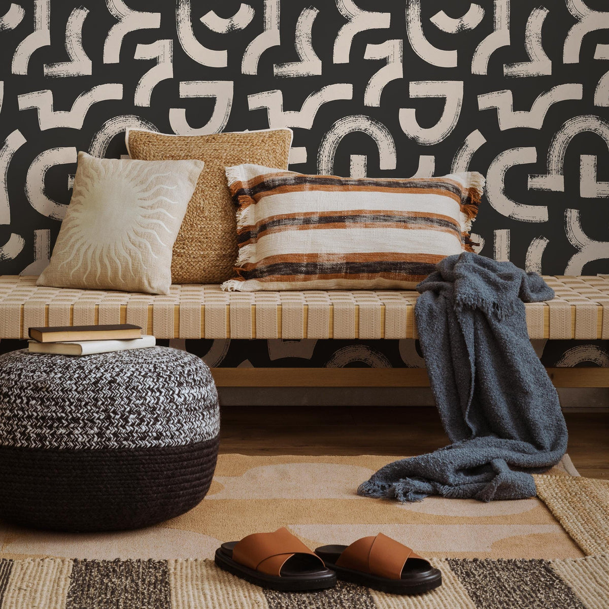 Lavender Color Brush Stroke Labyrinth Pattern Wallpaper / Minimal design abstract pattern Traditional or Removable Wallpaper - E092