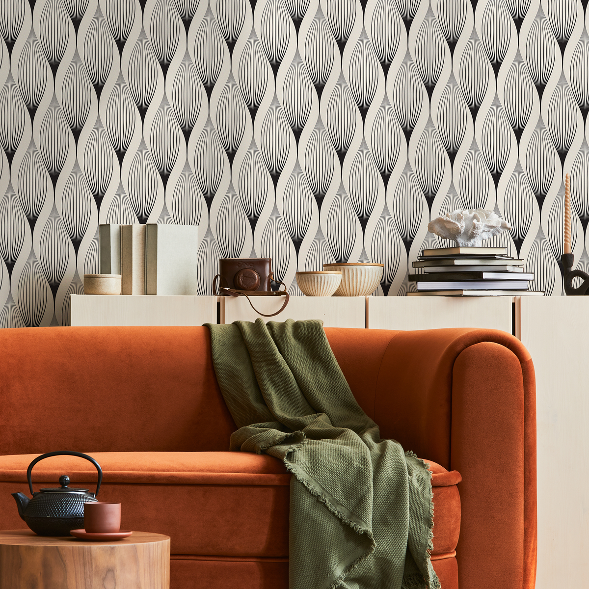 Art Deco Wallpaper with an Elegant Linear Pattern in Black and Beige - detail view