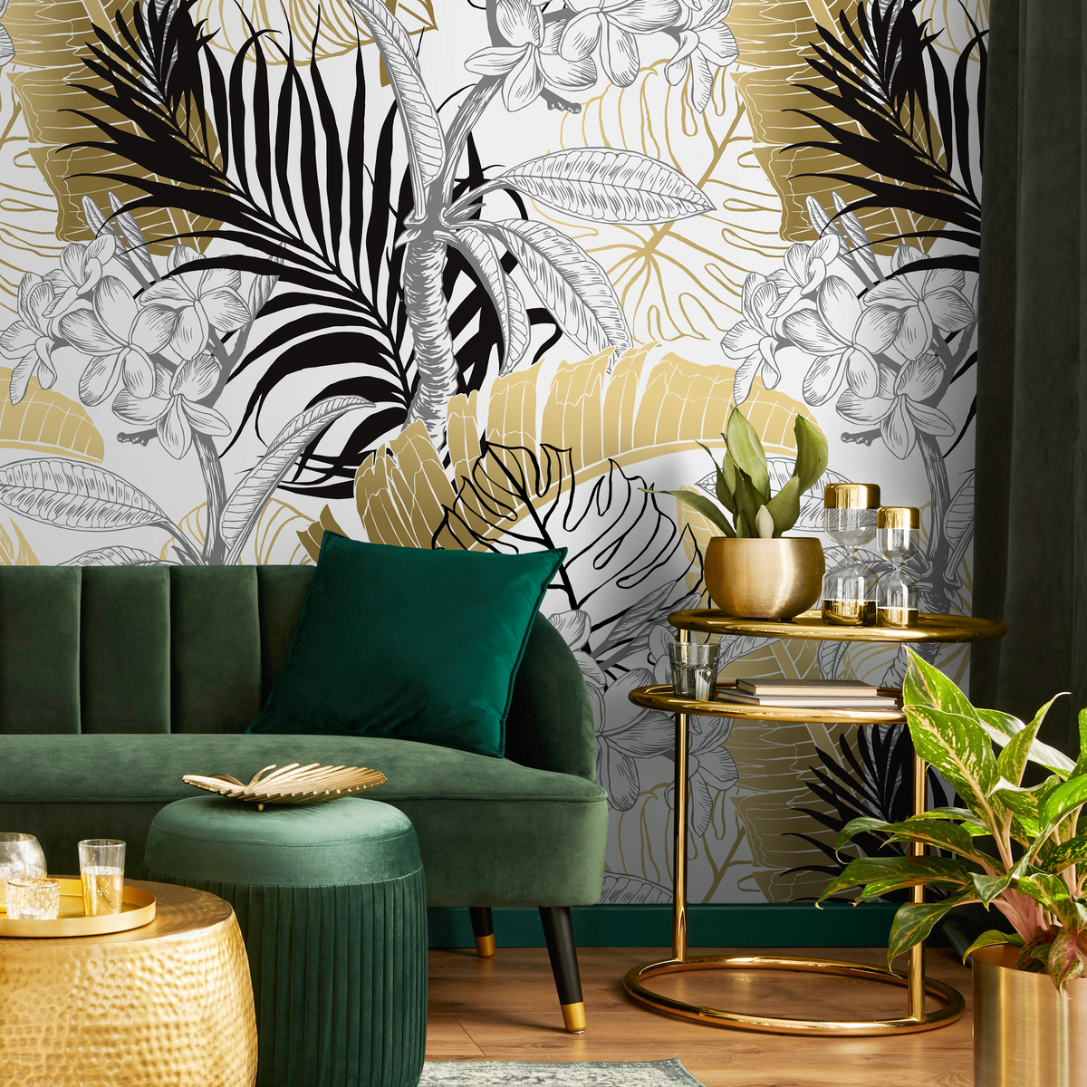 Tropical Wallpaper Featuring Bold Jungle Leaves in Gold and Black - detail view