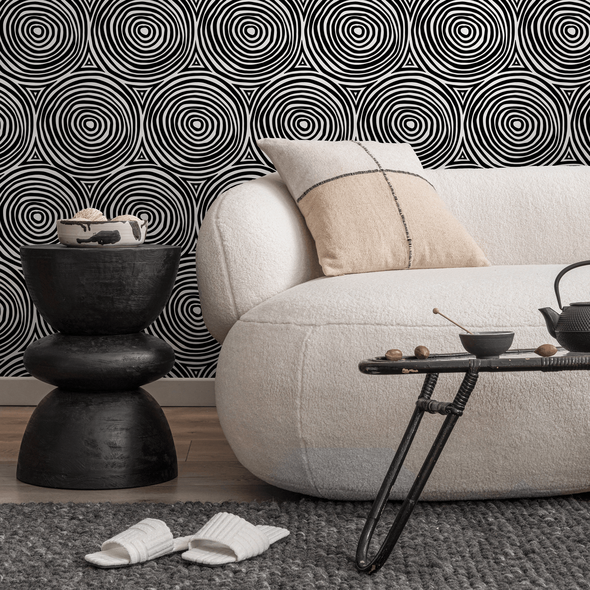 Geometric Wallpaper Featuring Concentric Circles in Black and White - detail view