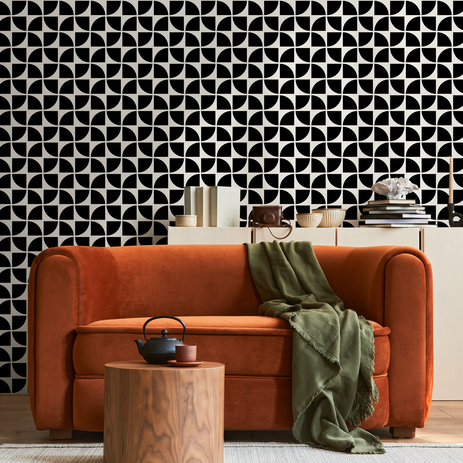 Geometric Wallpaper with a Bold Quarter-Circle Motif in Black and White - B795