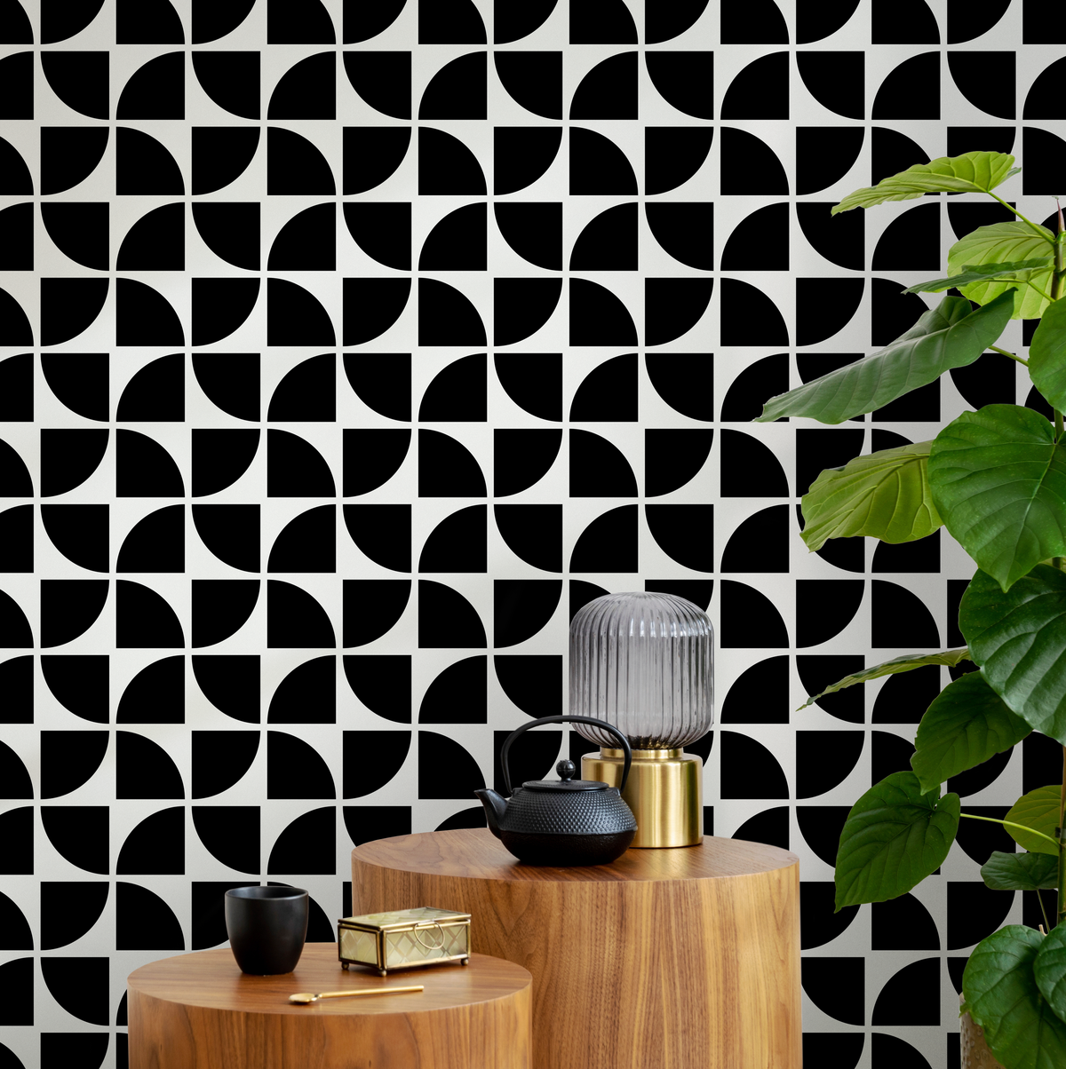 Geometric Wallpaper with a Bold Quarter-Circle Motif in Black and White - detail view