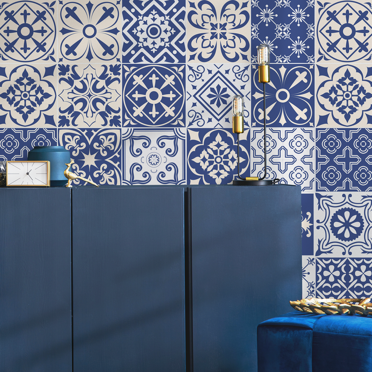 Tile Wallpaper with a Portuguese Azulejo Motif in Blue and White - detail view