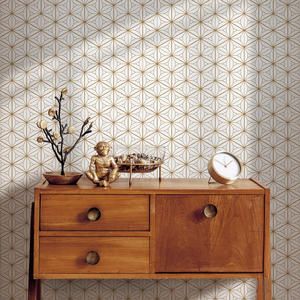Japanese Wallpaper with a Classic Asanoha Motif in Gold - detail view
