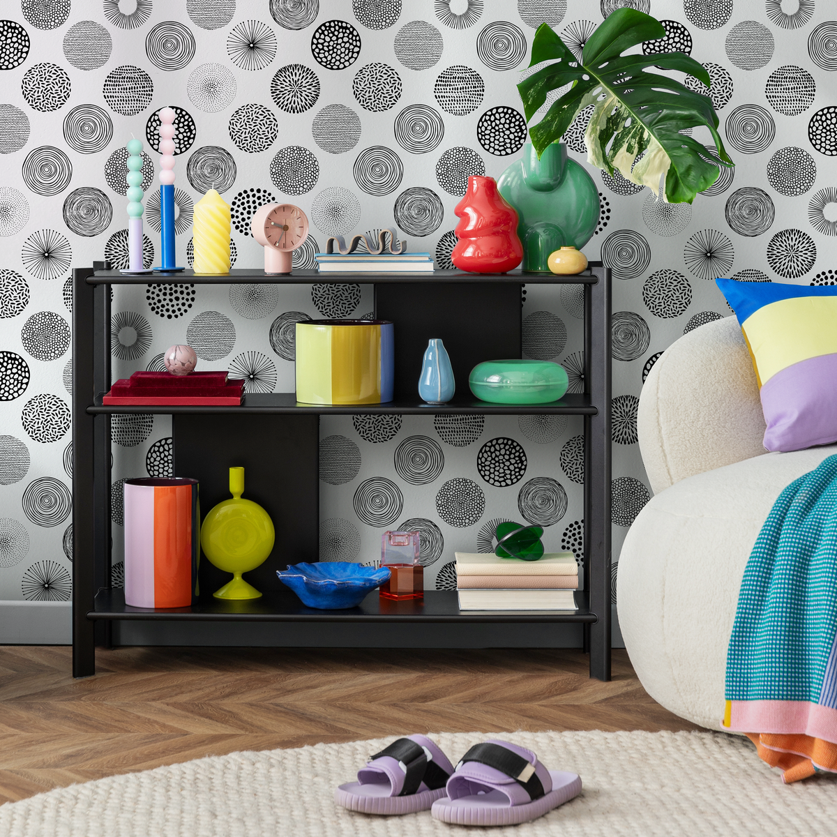 Geometric Wallpaper with Hand-Drawn Textured Circles in Black and White - detail view