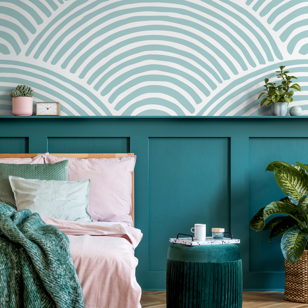 Abstract Wallpaper with a Hand-Drawn Wave Motif in Light Blue - detail view