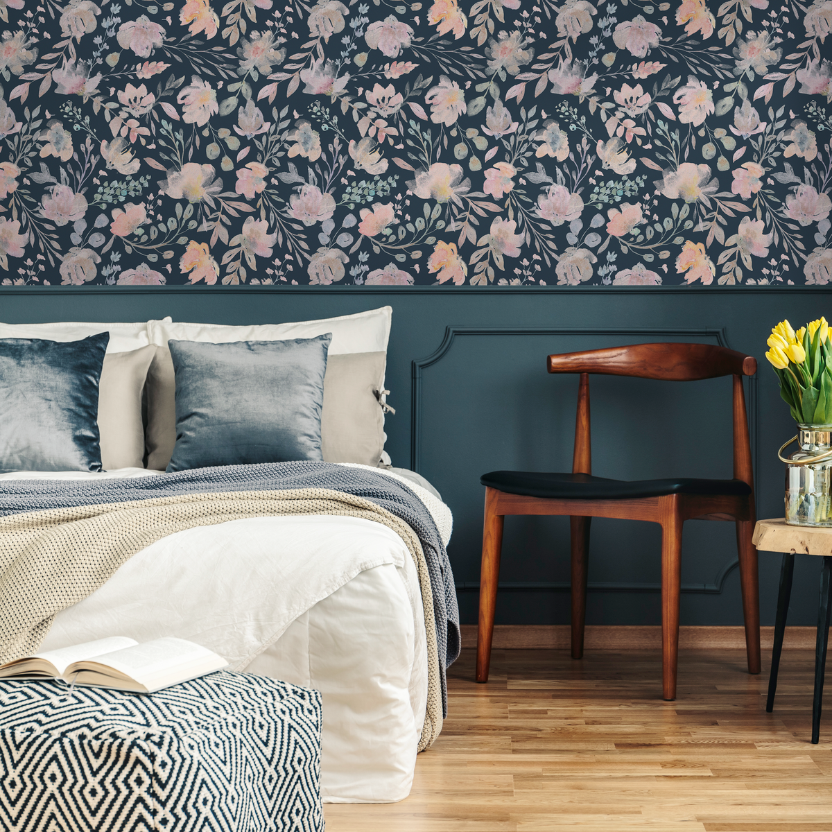 Floral Wallpaper with Watercolor Blooms in Dark Blue and Pink - detail view