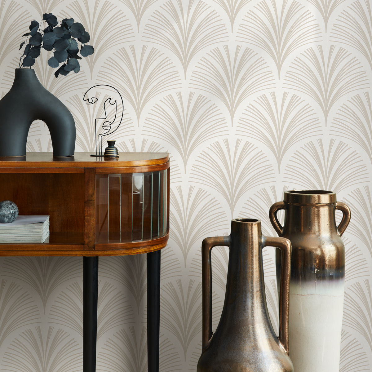 Art Deco Wallpaper Featuring an Elegant Fan Motif in Beige - detail view