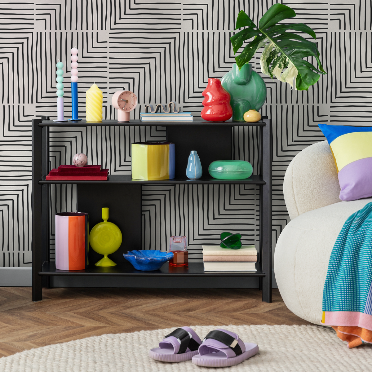 Minimalist Abstract Wallpaper with a Hand-Drawn Maze Motif in Black and Beige - detail view