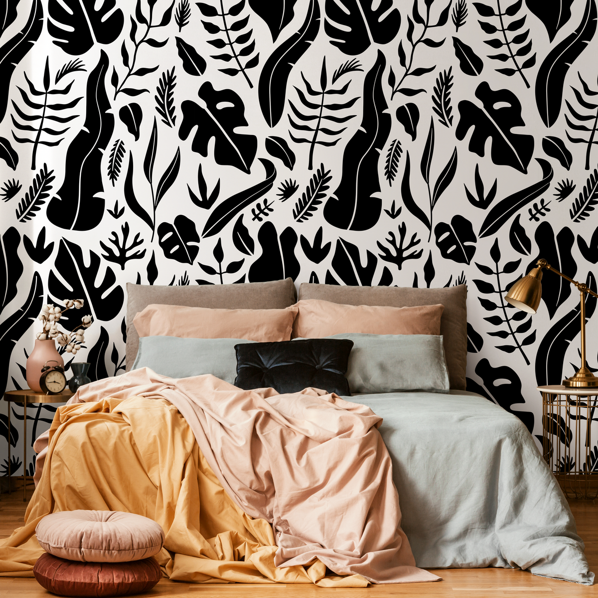 Botanical Wallpaper Featuring a Bold Tropical Leaf Motif in Black and White - detail view
