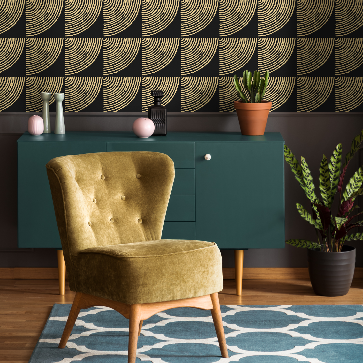 Geometric Wallpaper with a Tiled Arc Motif in Black and Gold - C483