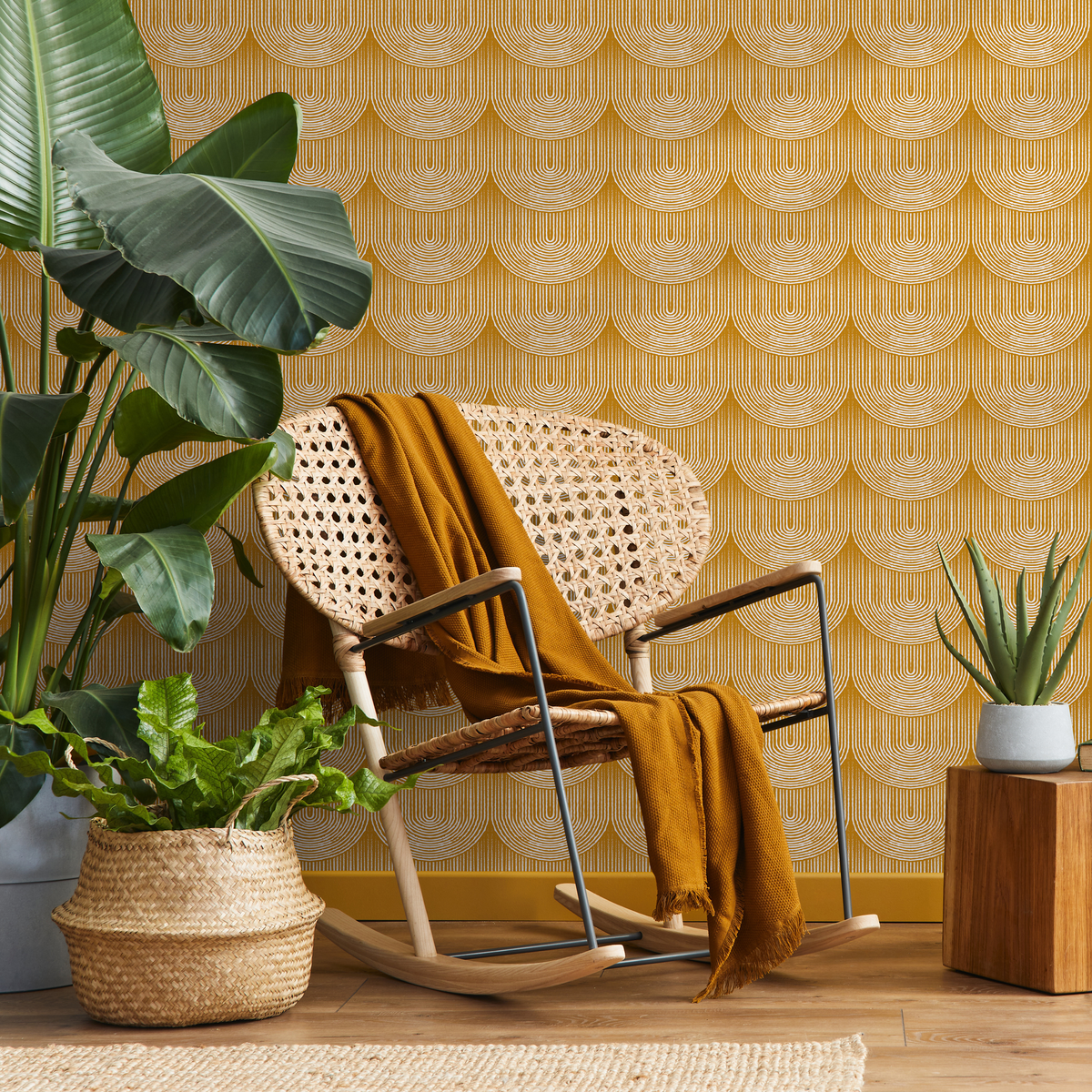 Boho Wallpaper with a Scalloped Arch Motif in Yellow and White - detail view