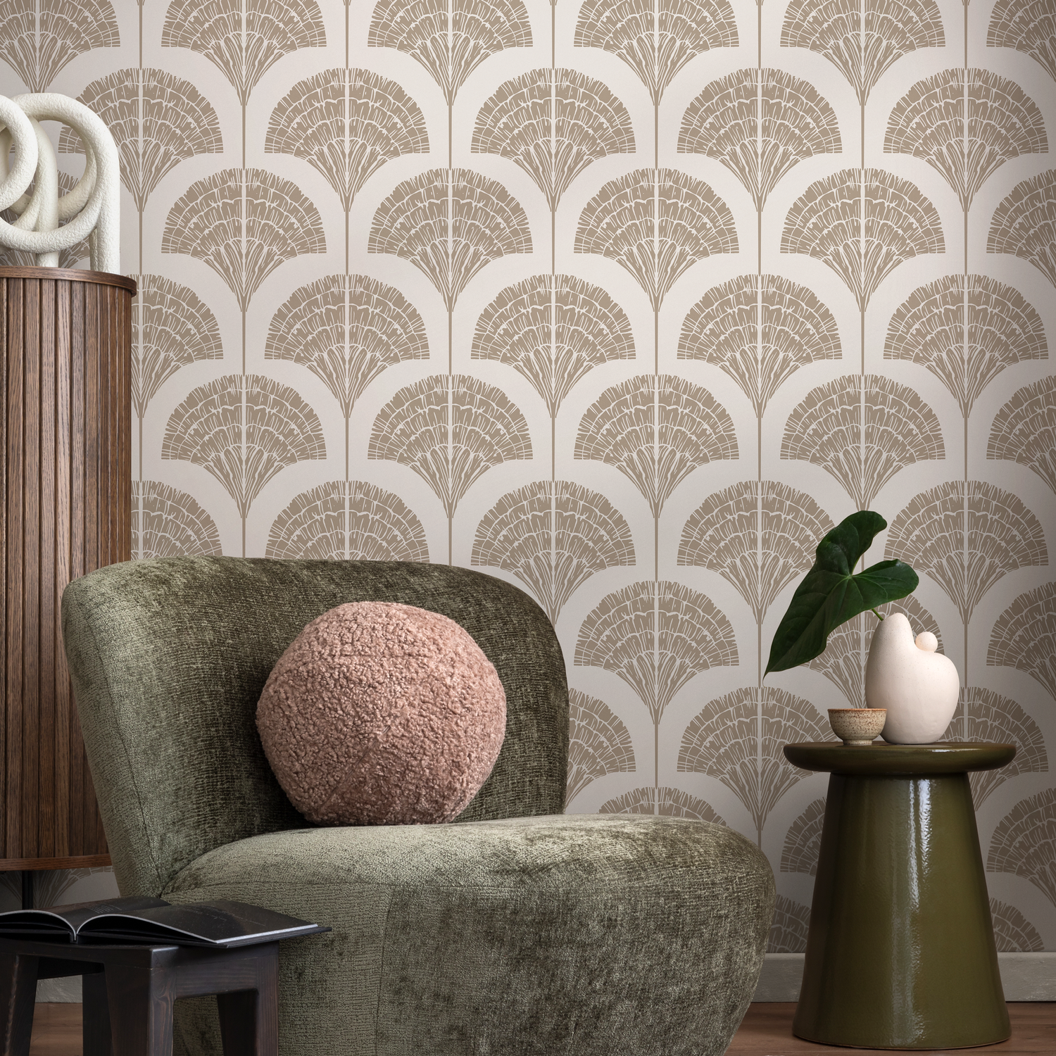 Art Deco Wallpaper with a Stylized Fan Motif in Beige and Cream - C503