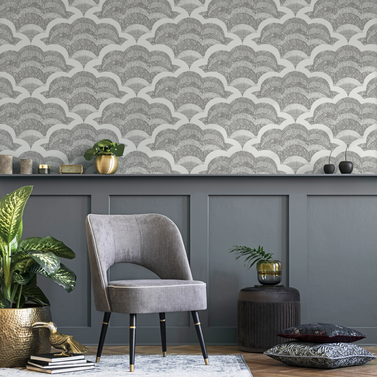 Boho Wallpaper with a Hand-Drawn Scallop Motif in Gray and Off-White - detail view