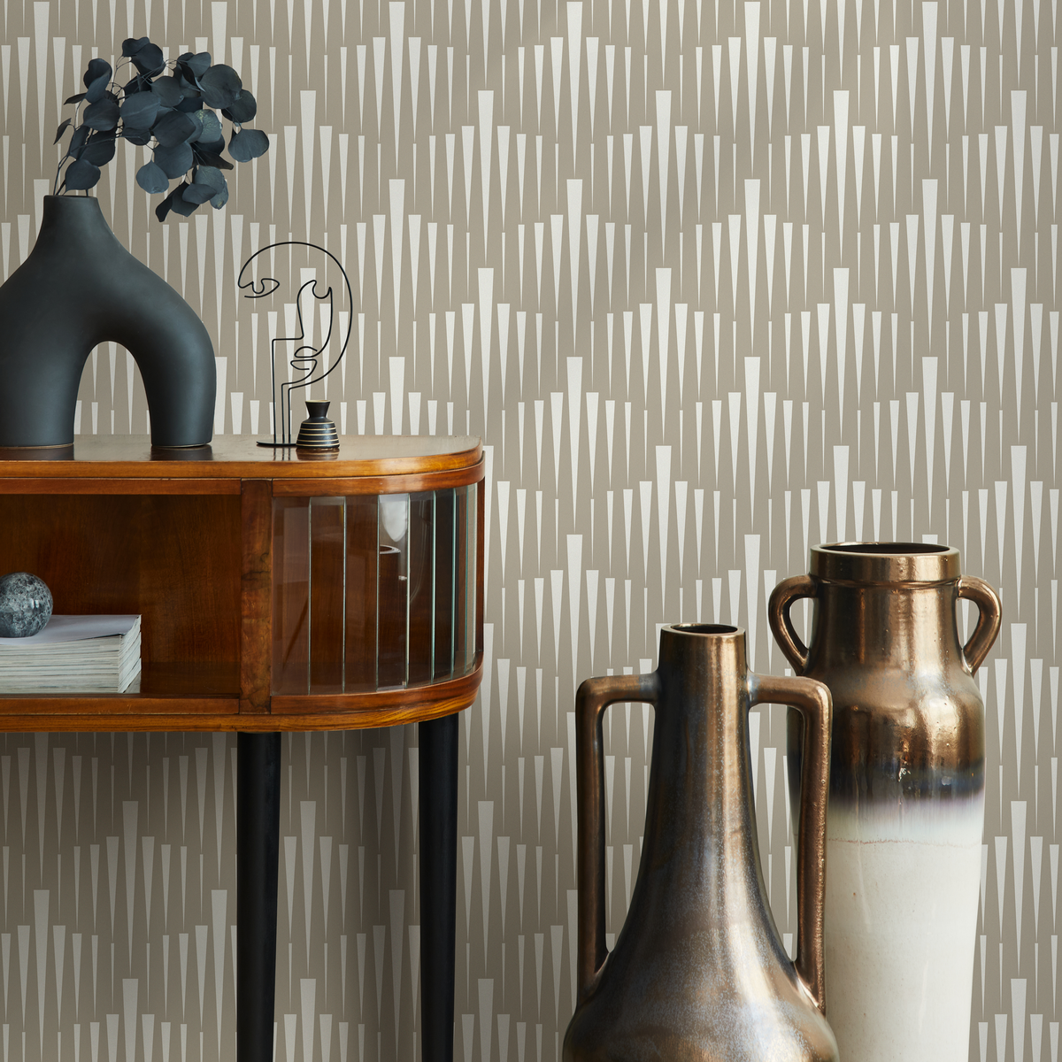 Geometric Wallpaper with a Stylized Fan Motif in White and Beige - detail view