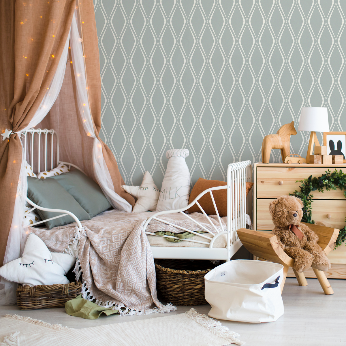 Geometric Wallpaper with a Flowing Wave Motif in Green and White - detail view