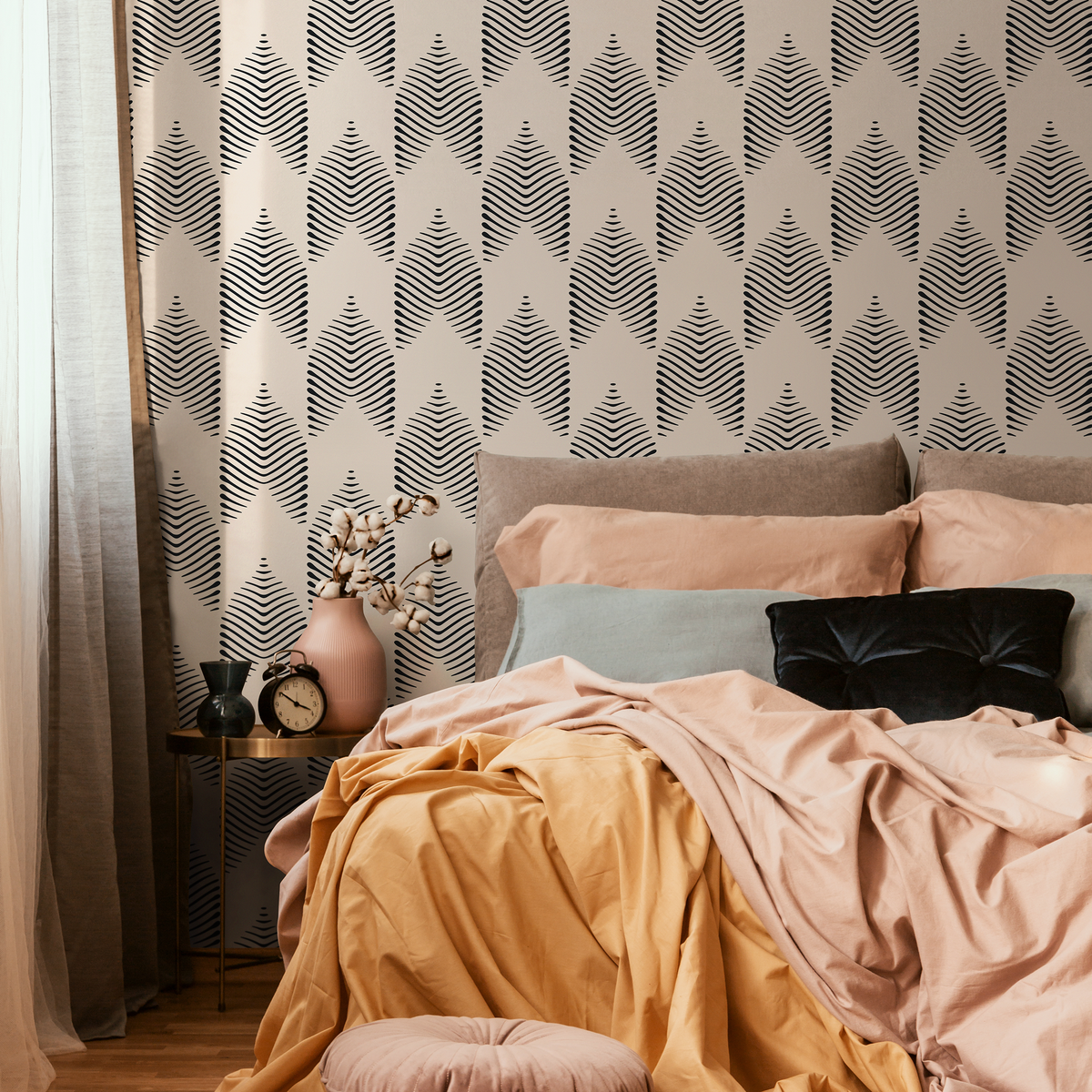 Boho Wallpaper with a Wavy Arrow Motif in Black and Beige - detail view