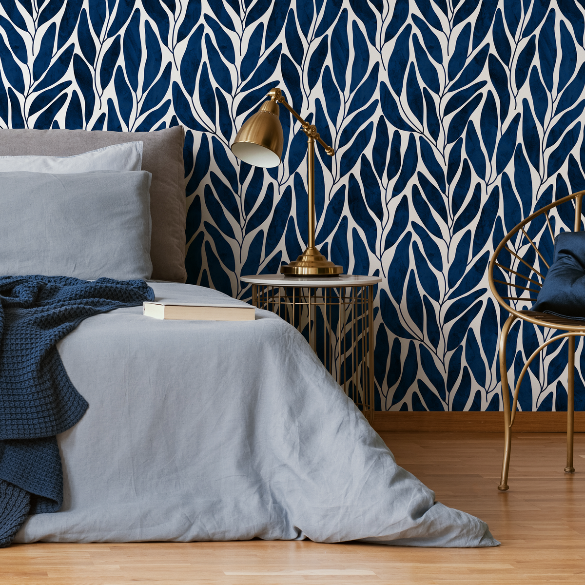 Botanical Wallpaper with Stylized Climbing Leaves in Navy Blue and White - detail view