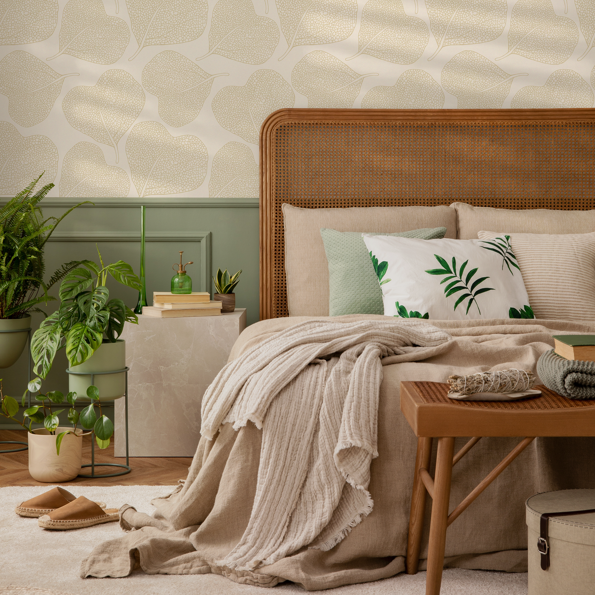 Botanical Wallpaper featuring Heart-Shaped Leaves in Beige and Cream - detail view