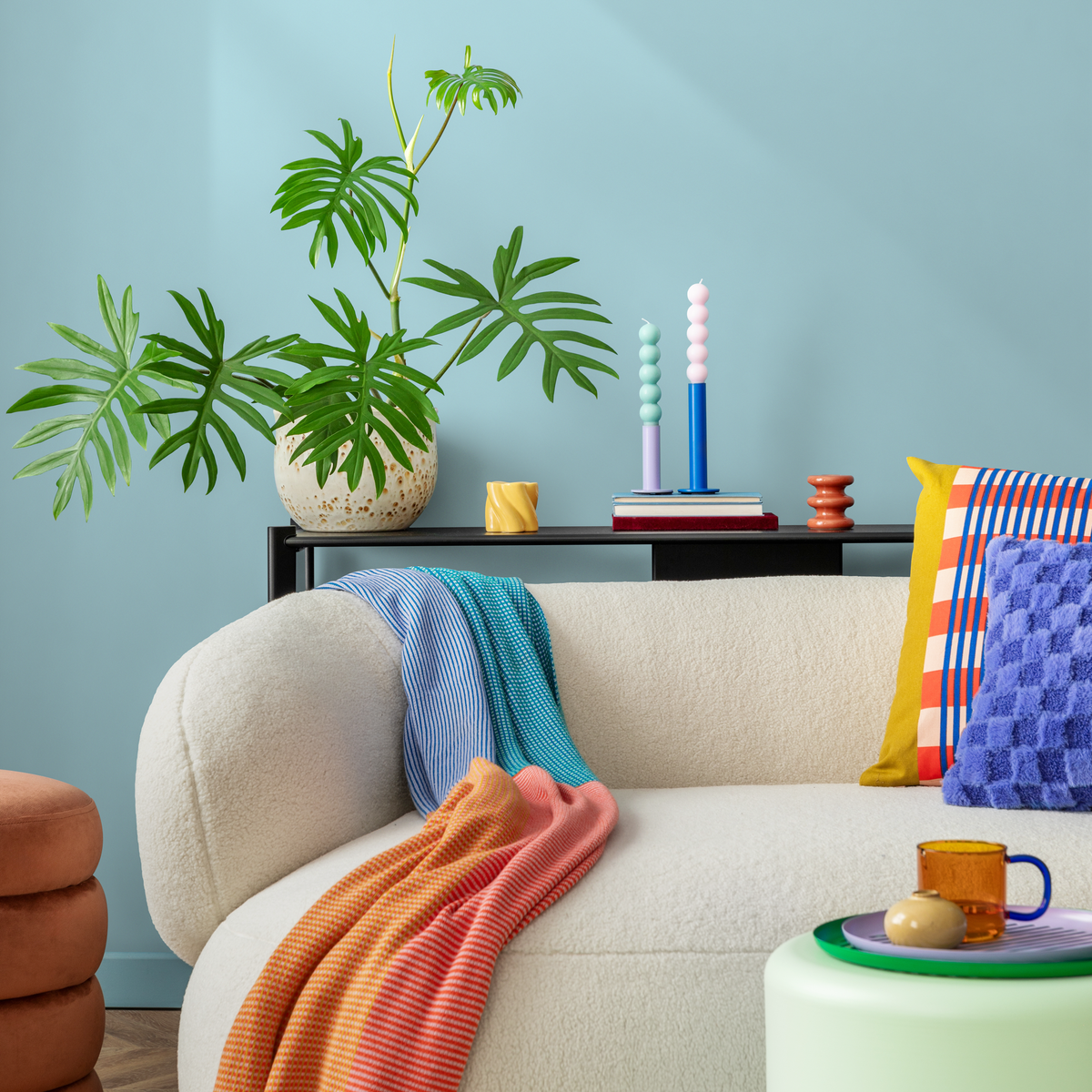 Solid Color Wallpaper in Sky Blue - detail view
