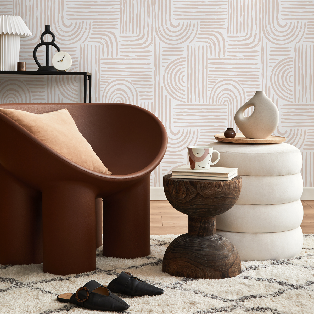 Abstract Wallpaper with Hand-Drawn Arches and Lines in Beige - detail view