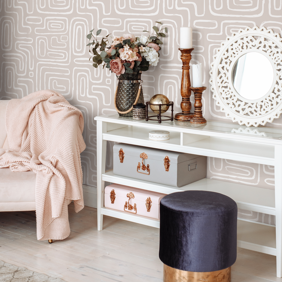 Abstract Wallpaper with Rounded Brush Stroke Lines in Beige and Cream - detail view