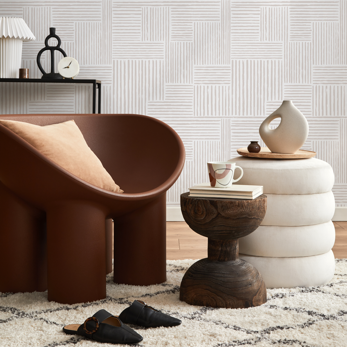 Abstract Wallpaper with a Brushed Minimalist Labyrinth Motif in Beige and White - detail view