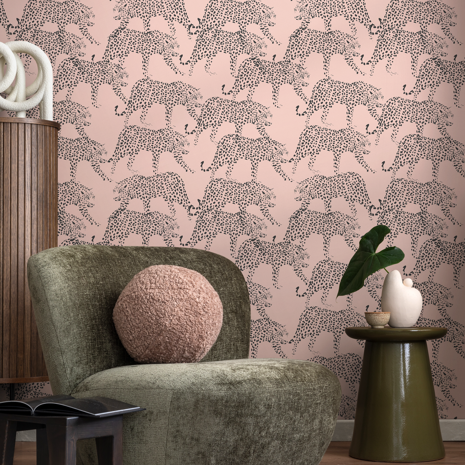 Animal Print Wallpaper Featuring a Stippled Cheetah Motif in Pink and Black - ZADM