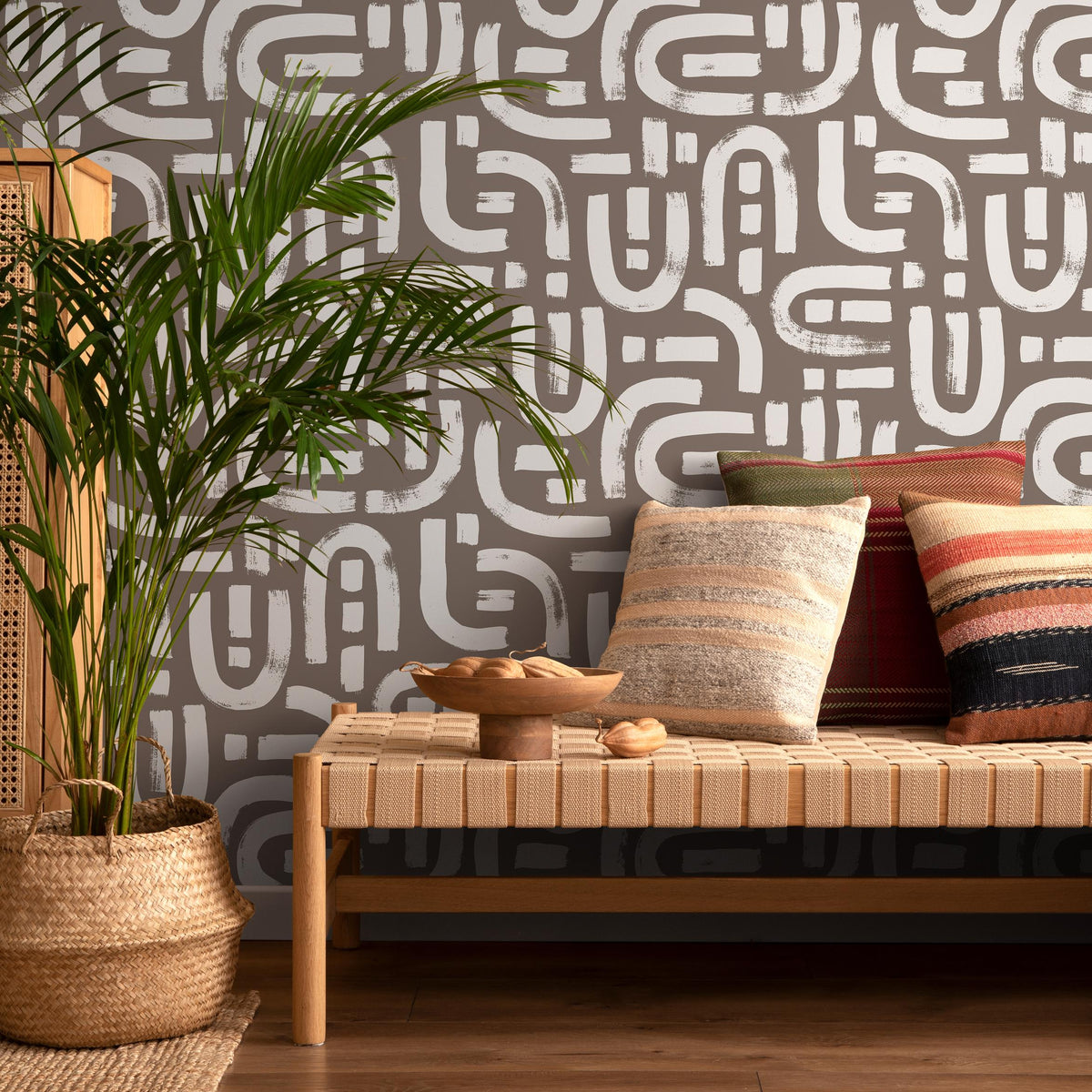 Lavender Color Brush Stroke Labyrinth Pattern Wallpaper / Minimal design abstract pattern Traditional or Removable Wallpaper - E093