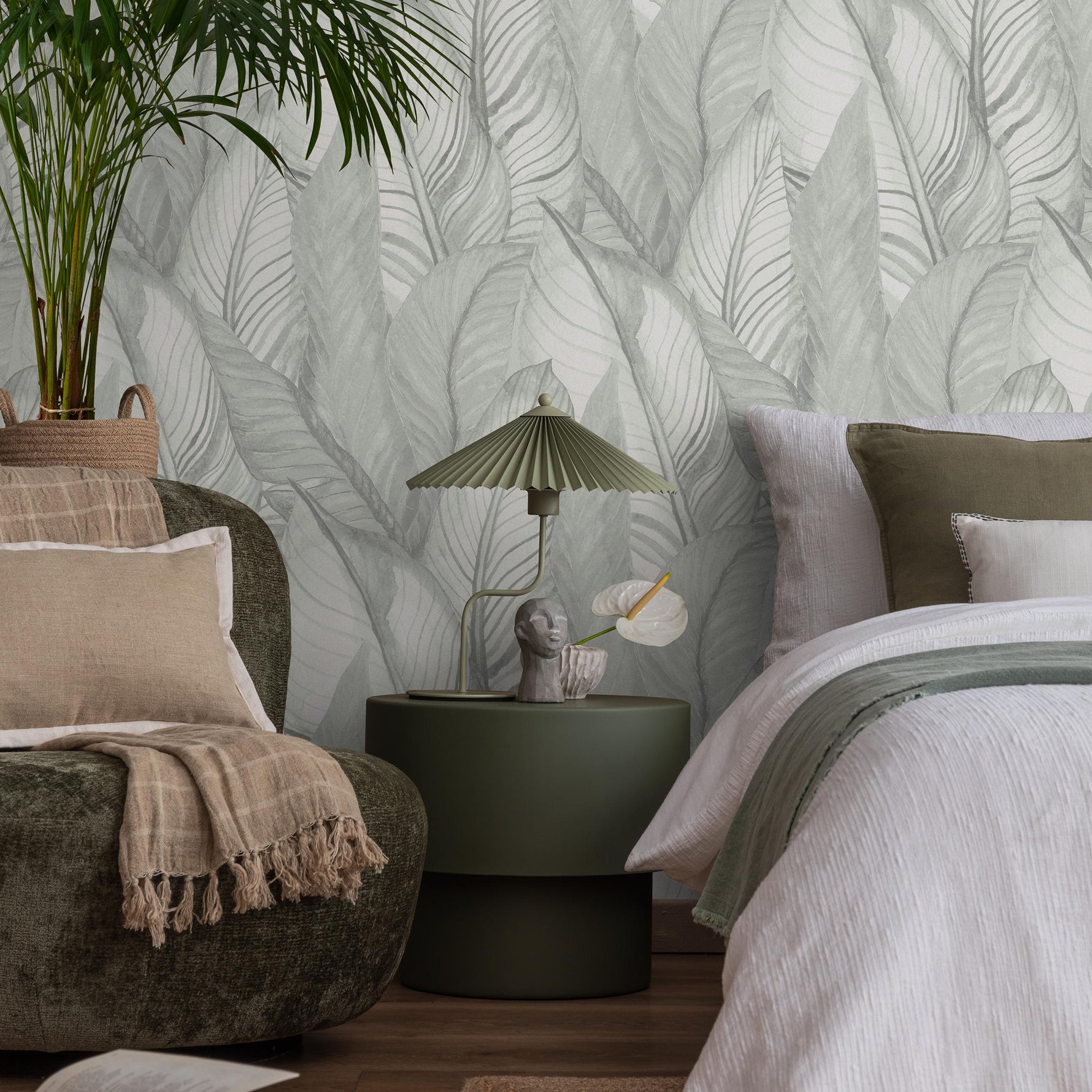 Light Sage Green Palm Leaves Wallpaper, Subtle Design Palm Leaf Wallpaper, Botanical Peel and Stick or Traditional material - E029