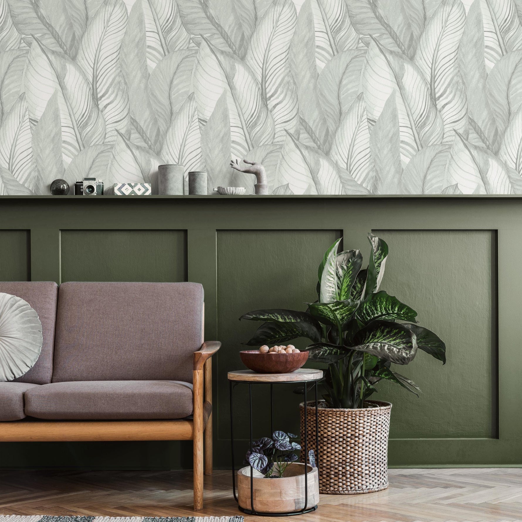 Light Sage Green Palm Leaves Wallpaper, Subtle Design Palm Leaf Wallpaper, Botanical Peel and Stick or Traditional material - E029