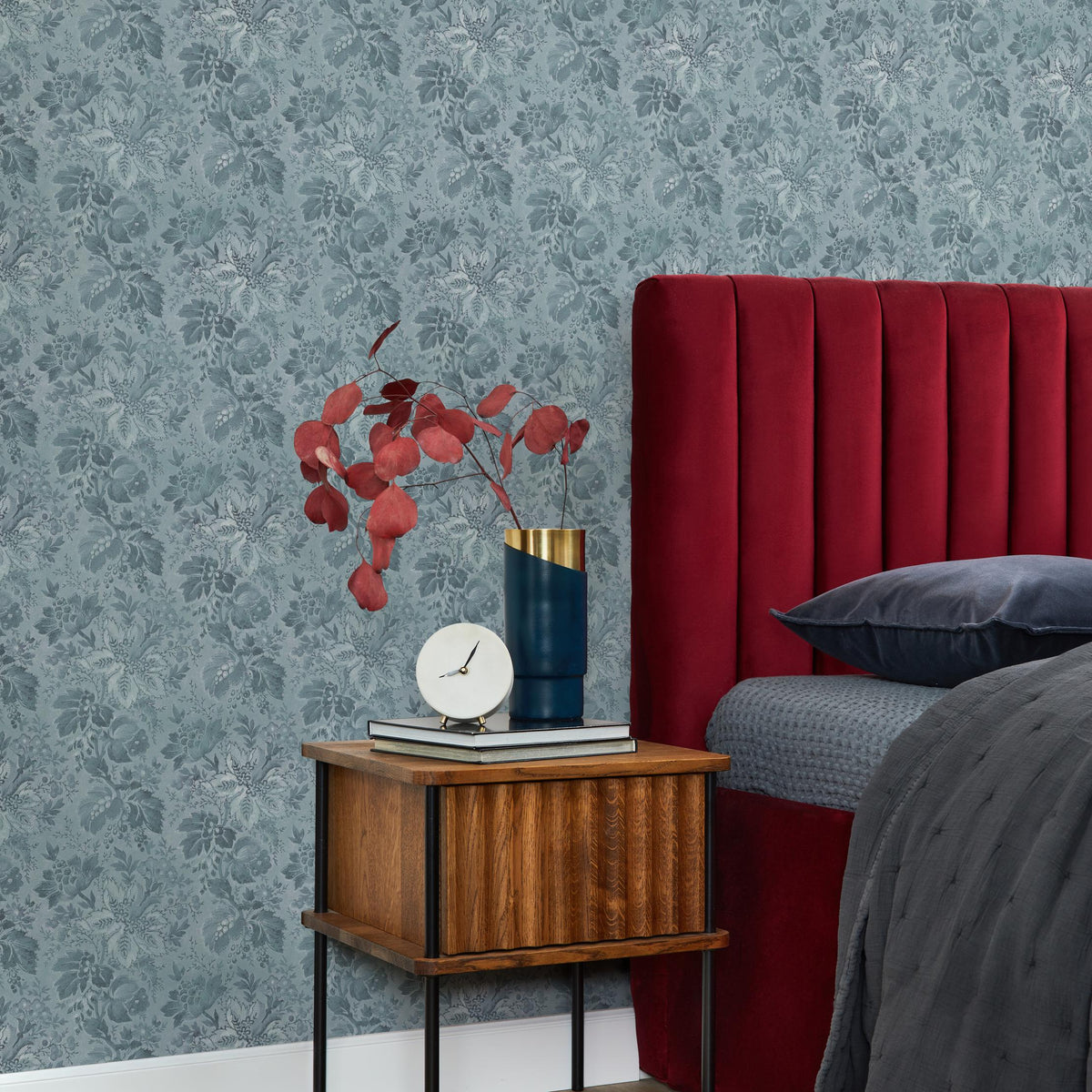 Damask Wallpaper with an Intricate Floral Motif in Blue and Gray - E134 B