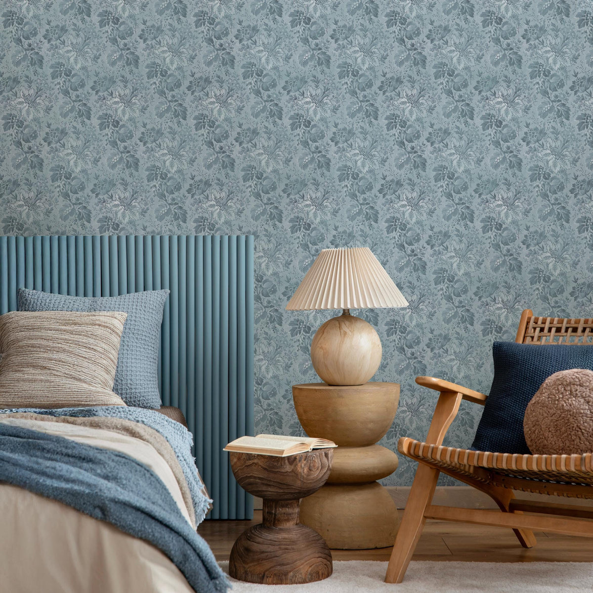 Damask Wallpaper with an Intricate Floral Motif in Blue and Gray - E134 B