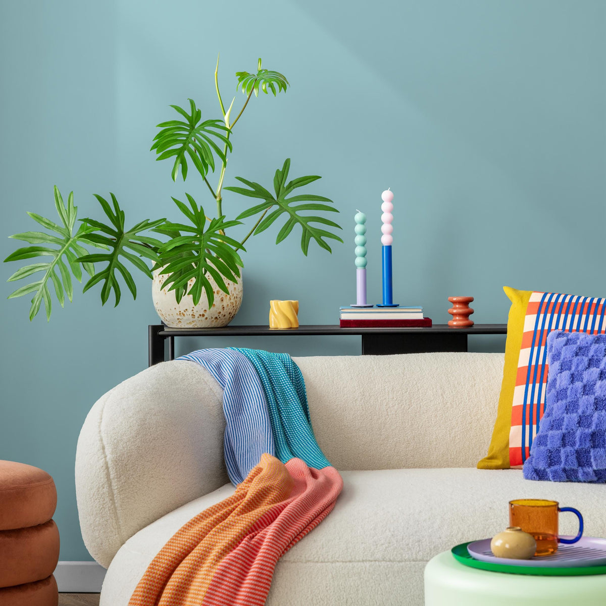 Blue Breeze Wallpaper / Solid Color / Mid-Century Modern Accent in Light Teal Blue - E177