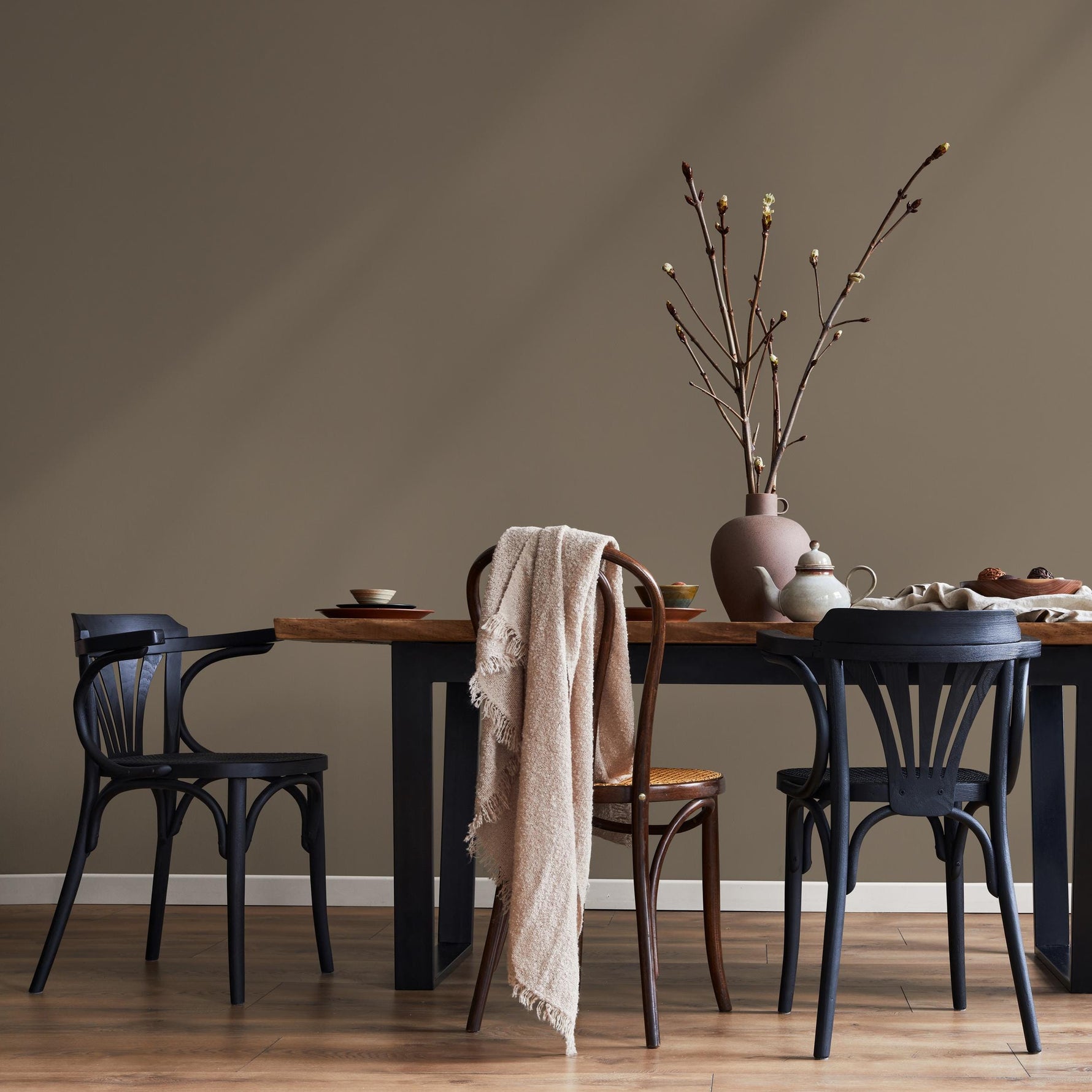 Driftwood Brown Wallpaper / Solid Color / Warm Neutral Wall in Earthy Taupe Greige - E181