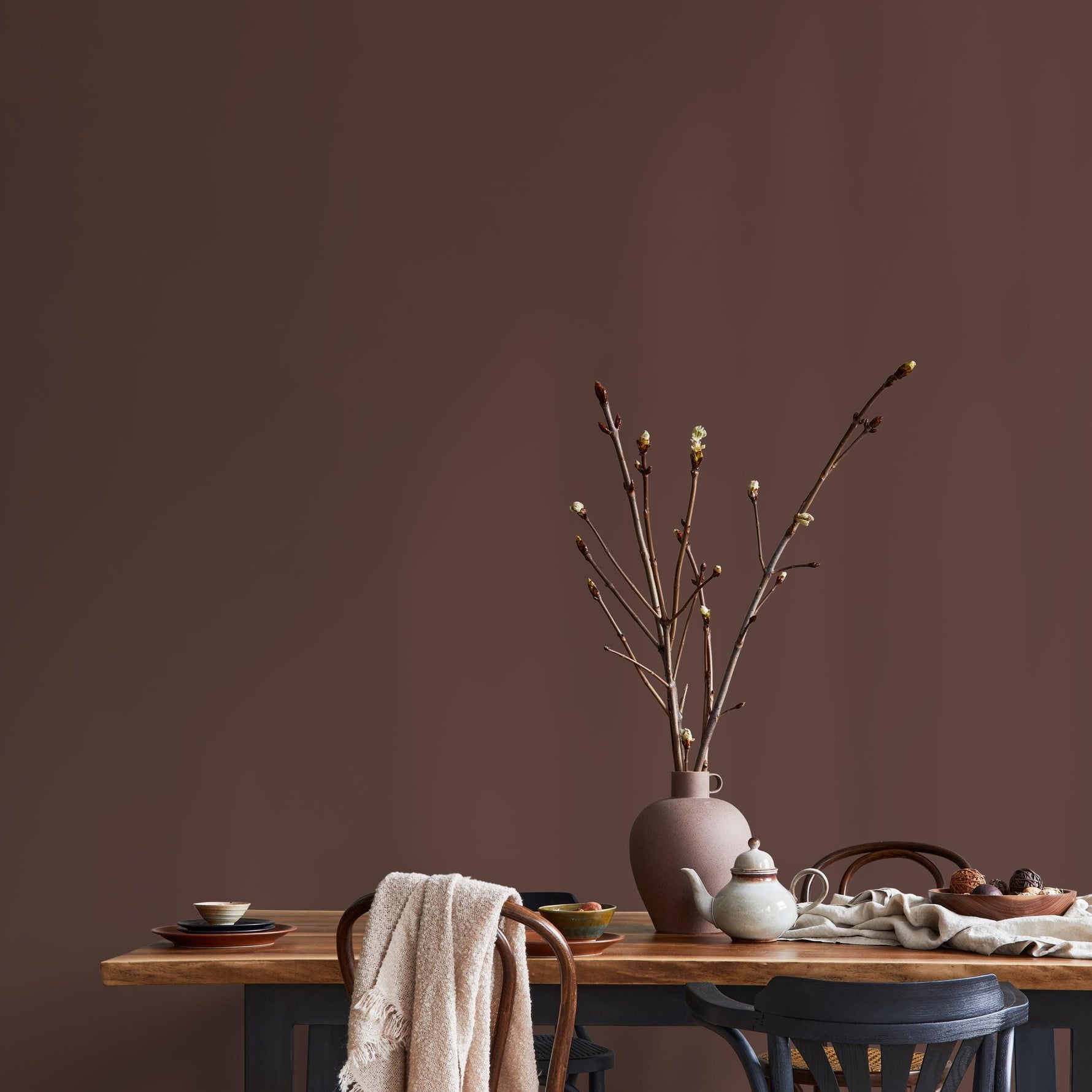 Rose Ebony Wallpaper / Solid Color / A Moody and Earthy Hue in Deep Reddish-Brown - E145