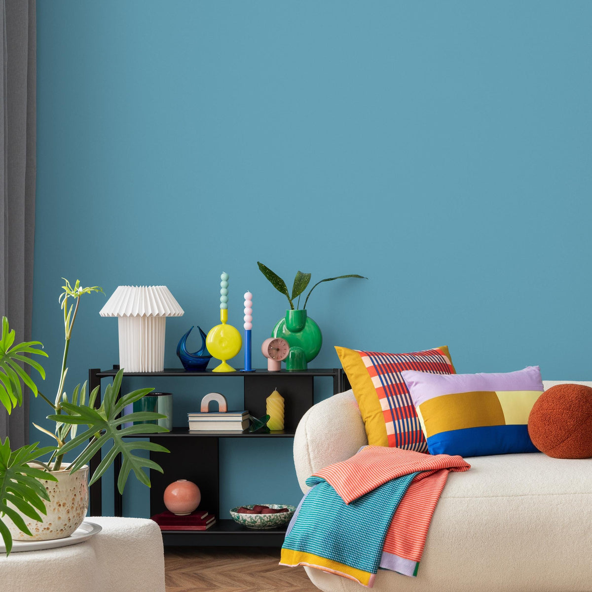 Iceberg Wallpaper / Solid Color / A Minimalist Design in Sky Blue and Soft Aqua - E164